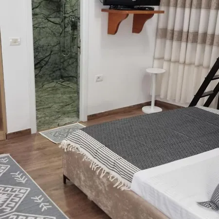 Salillari & Restaurant 게스트하우스