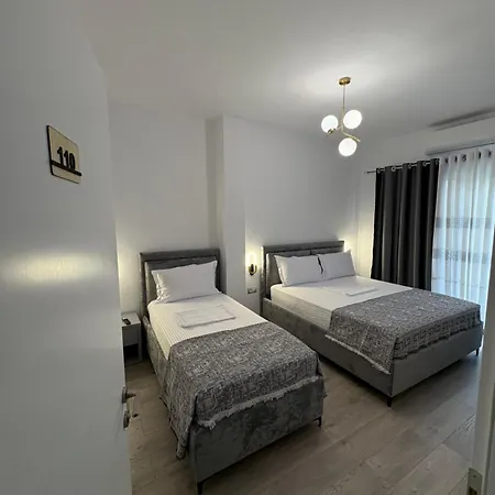 Salillari & Restaurant 4*