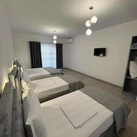 Salillari & Restaurant 4*