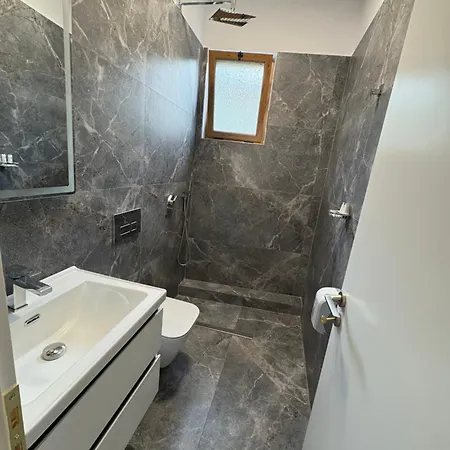 Salillari & Restaurant Vendégház