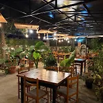 בית הארחה Salillari & Restaurant