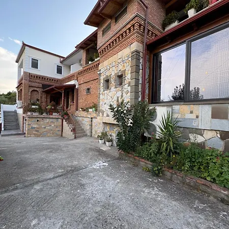 Salillari & Restaurant 3* בראט