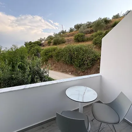 בית הארחה Salillari & Restaurant 3*
