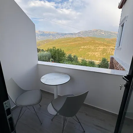 Salillari & Restaurant Гостевой дом Берат