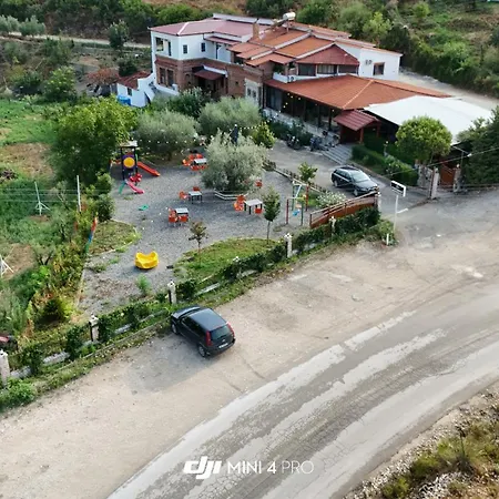 Salillari & Restaurant בראט