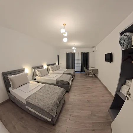 Salillari & Restaurant 3* بيرات
