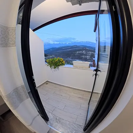 בית הארחה Salillari & Restaurant בראט