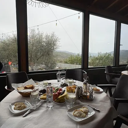 Salillari & Restaurant بيرات