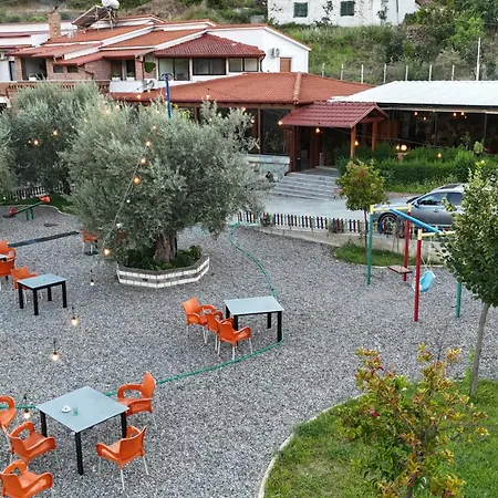 Salillari & Restaurant 3* בראט