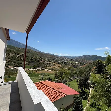 בית הארחה Salillari & Restaurant