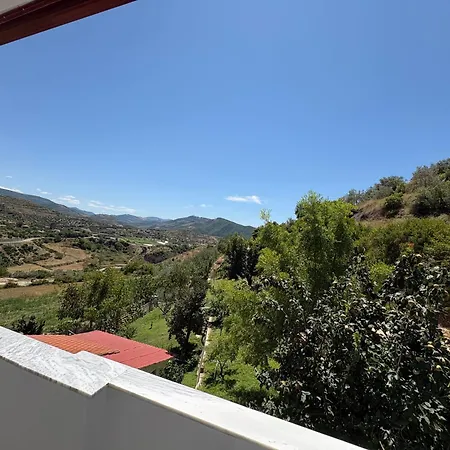 בית הארחה Salillari & Restaurant בראט