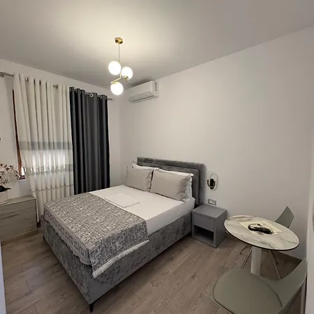 Salillari & Restaurant 3* بيرات