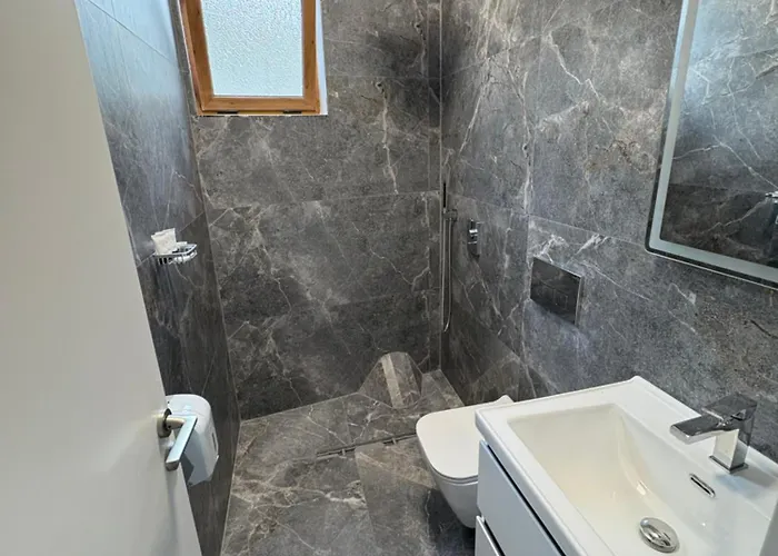 Salillari Guest House & Restaurant 4* Μπεράτ